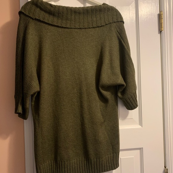 NWT! Green Cowl Neck Sweater - Picture 3 of 3